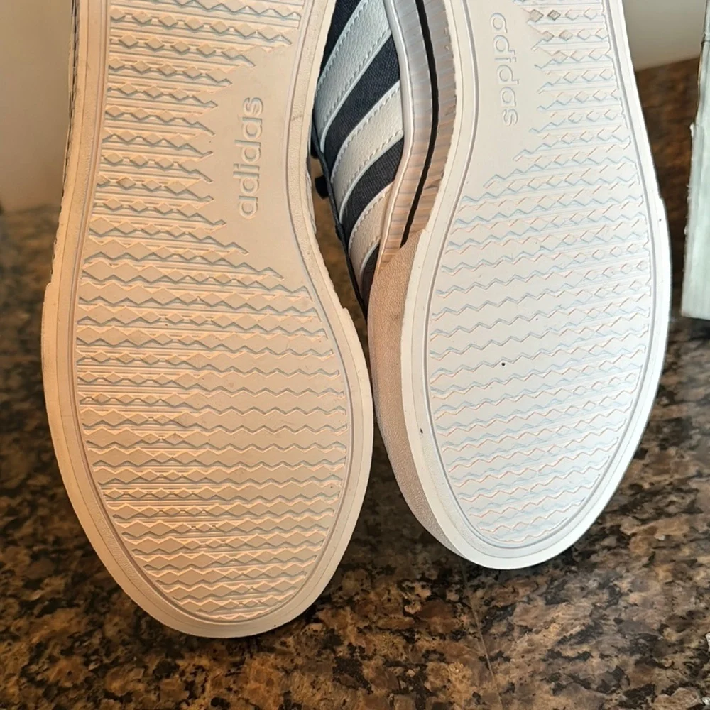 Adidas daily 3.0 Blue and White Casual Sneakers NIB 8